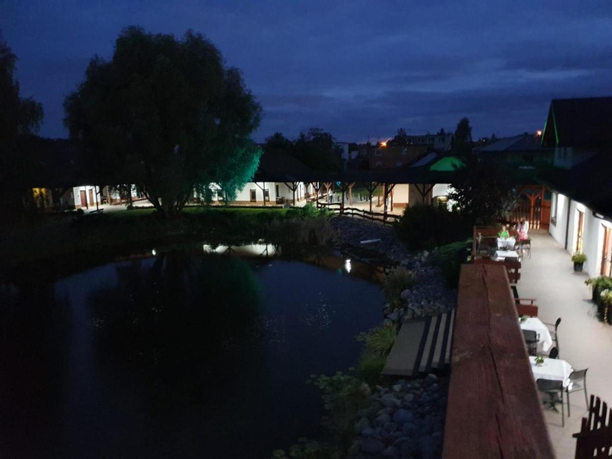 Hotel Nenufar Kościan Dış mekan fotoğraf